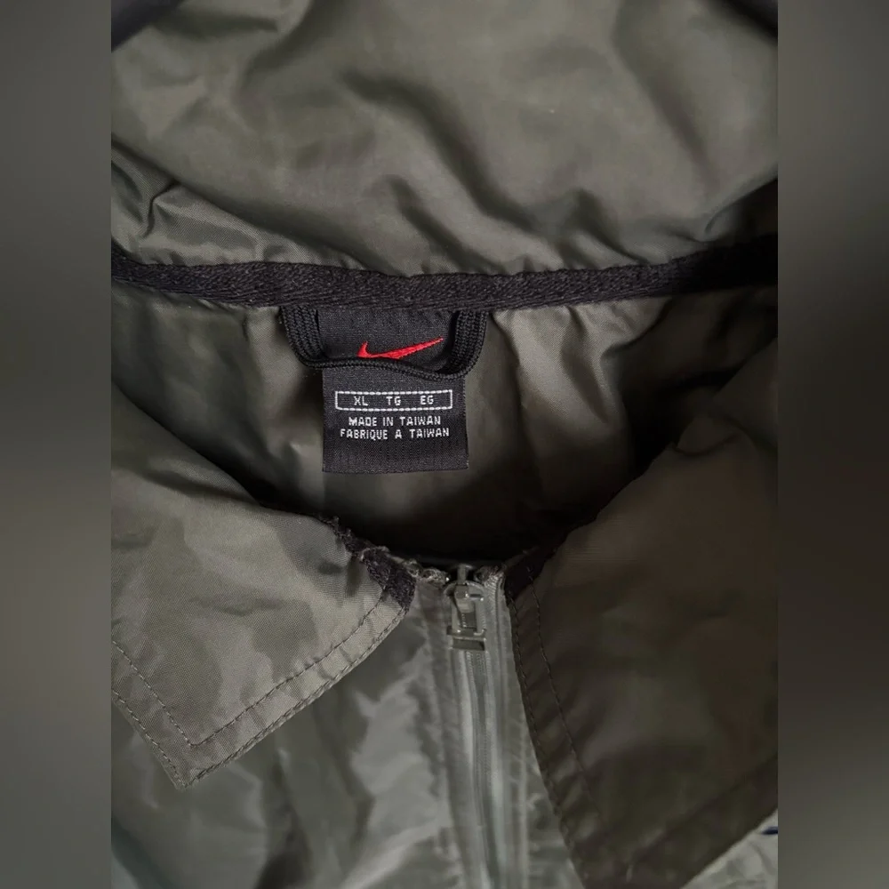 jacket for the cold brand nike for men - Picture 6 of 6